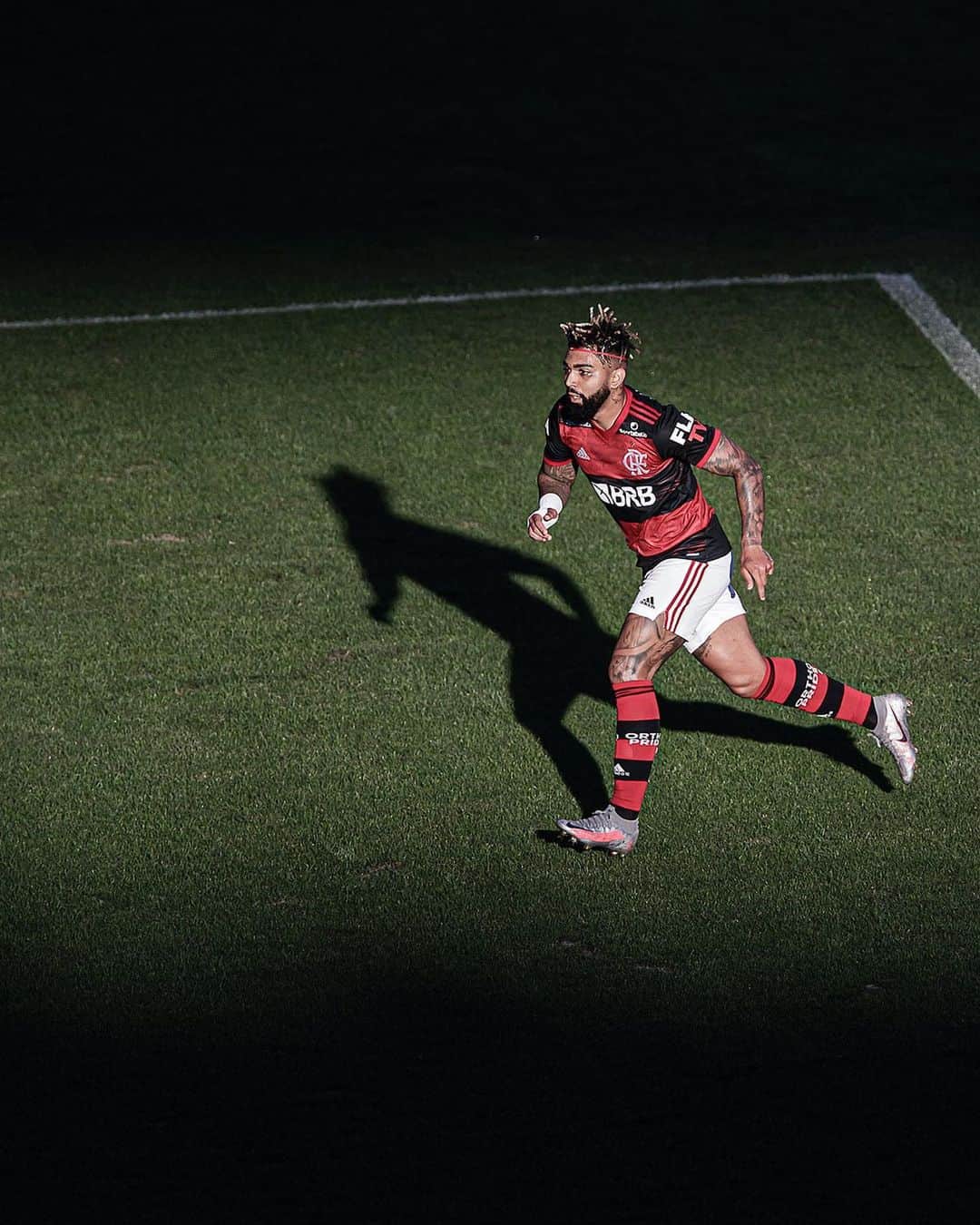 のインスタグラム：「Mais uma tarde linda de maraca, e mais uma final.. Vamos em busca de mais um caneco 🔥❤️🖤」