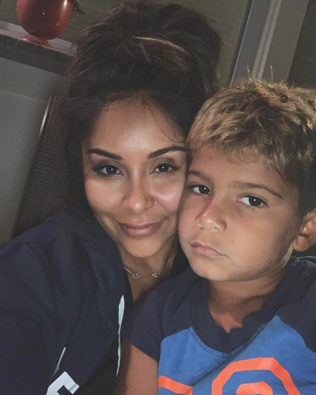 ニコール・ ポリッツィのインスタグラム：「He loves me, i swear. #toocool」