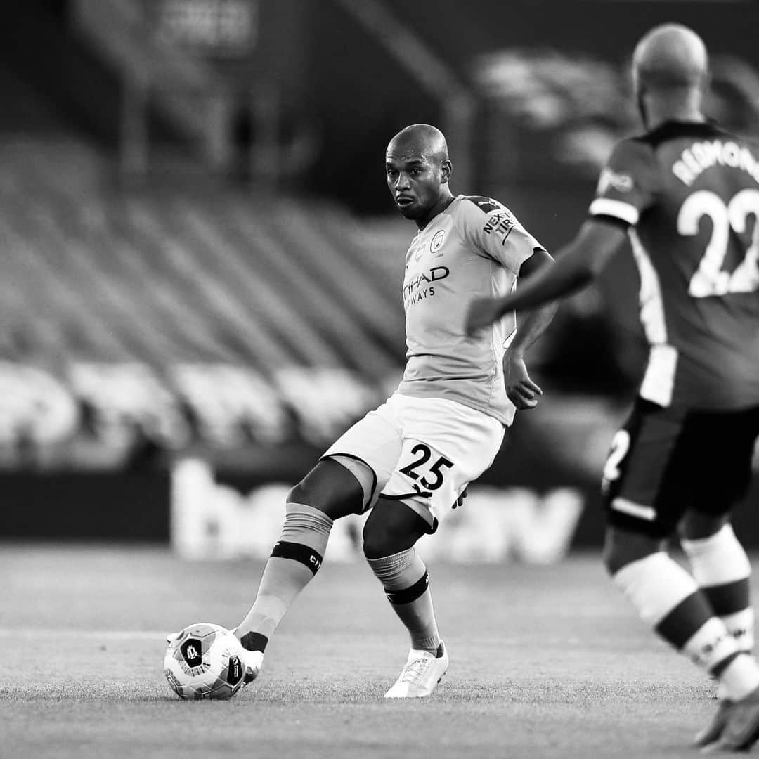 フェルナンジーニョのインスタグラム：「It’s been one of those days... 🤯 Congrats Southampton. Let’s keep pushing and get ready for wednesday.」