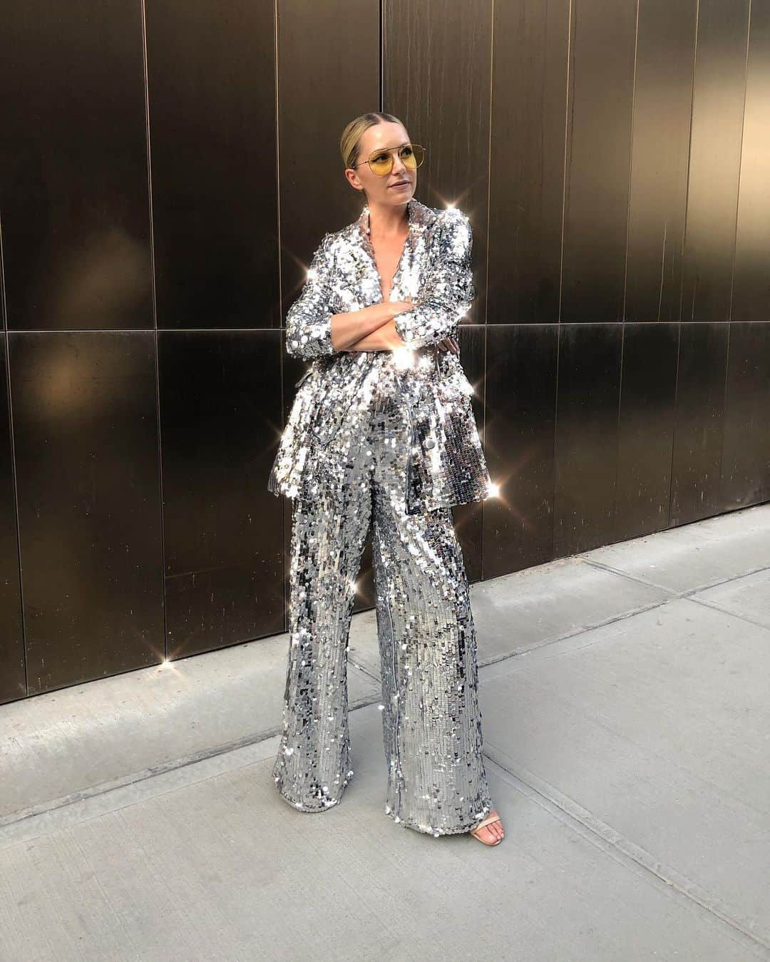 ブレア・イーディーさんのインスタグラム写真 - (ブレア・イーディーInstagram)「SUNDAY ✨💫⚡️ SPARKLE #sparkles #sequinsuit #asseenonme」7月6日 6時54分 - blaireadiebee