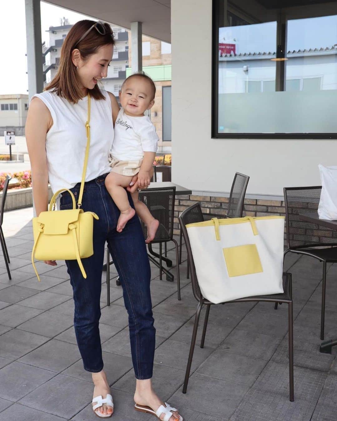 あすかさんのインスタグラム写真 - (あすかInstagram)「ㅤ 朝活🍞 ㅤㅤ  ㅤ mama ㅤ tops： @hanes_japan pt： @grl_official bag： @celine @bebe____ange sandal： @hermes ㅤ ㅤ baby ㅤ tops&pt： @bebe____ange   ㅤㅤㅤ  ㅤ 今週も頑張りましょう💛💛 ㅤ ㅤㅤ  ㅤ  #coordinate#locari#mamagirl#今日の服#コーディネート#カジュアル#シンプル#プチプラコーデ#グレイル#2歳#生後9ヶ月#新米ママ#男の子ママ#ママコーデ#ママファッション#アラサーコーデ#着回しコーデ#2歳差育児#兄弟ママ#親子コーデ#マザーズバッグ#パン屋さん」7月6日 7時02分 - ask_____10