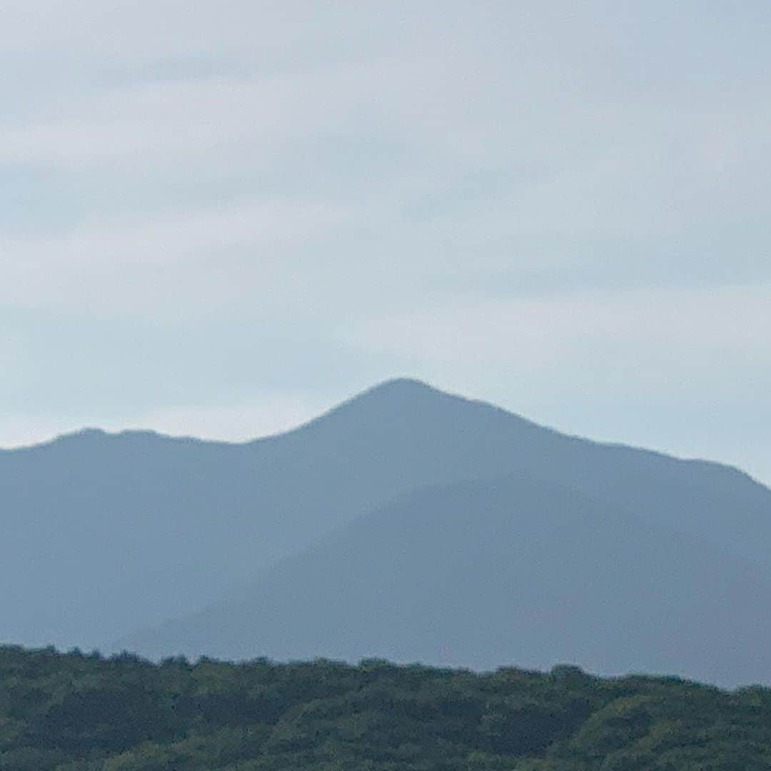 北海道様似町東京事務所さんのインスタグラム写真 - (北海道様似町東京事務所Instagram)「様似町からです  From Samani  #アポイ岳#日高山脈#日高山脈襟裳国定公園 #様似川#田舎の風景 #田舎#田舎暮らし#適疎#適当に疎のある暮らし 自然#自然が好きな人と繋がりたい  #登山#mountain #山 #ジオパーク #写真#写真好きな人と繋がりたい  #登山好きな人と繋がりたい #アポイ岳ジオパーク #geopark #samani #hokkaido #japan  #北海道#様似町」7月6日 7時31分 - samanitokyo