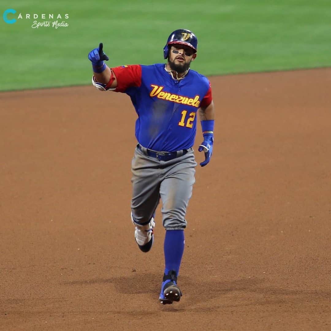 ルーグネッド・オドーアのインスタグラム：「Feliz día para el mejor país del mundo 🇻🇪」