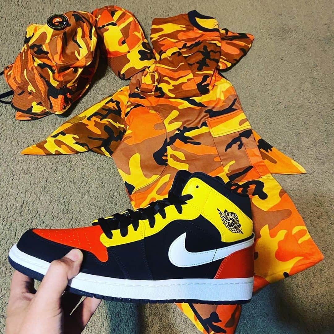 のインスタグラム：「#ColorCamo 🔥🔥 Flamin' Hot! Photo by: @wutangmobile  #rothco #nike #camo #camouflage #friyay #tgif #kicks #streetstyle #instafashion」