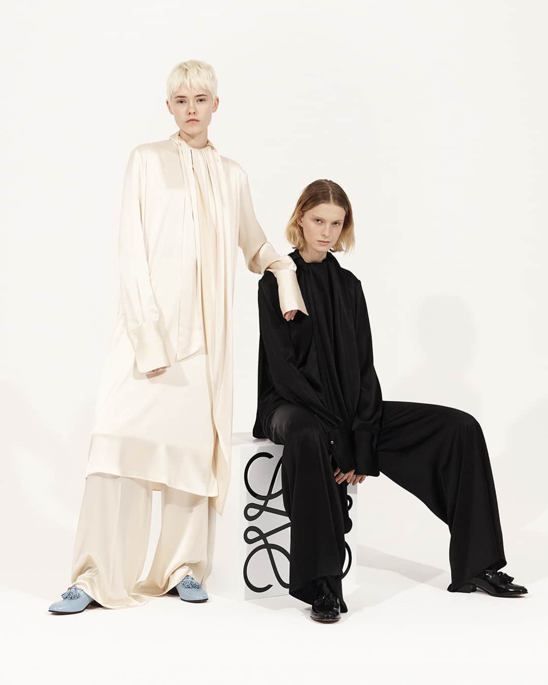 のインスタグラム：「The LOEWE Fall Winter 2020 pre-collection is now available in store and on loewe.com  Doll-like day dresses, blouses and wide-legged trousers fan out in pleats, while coats are precisely tailored.  #LOEWE #LOEWEFW20」