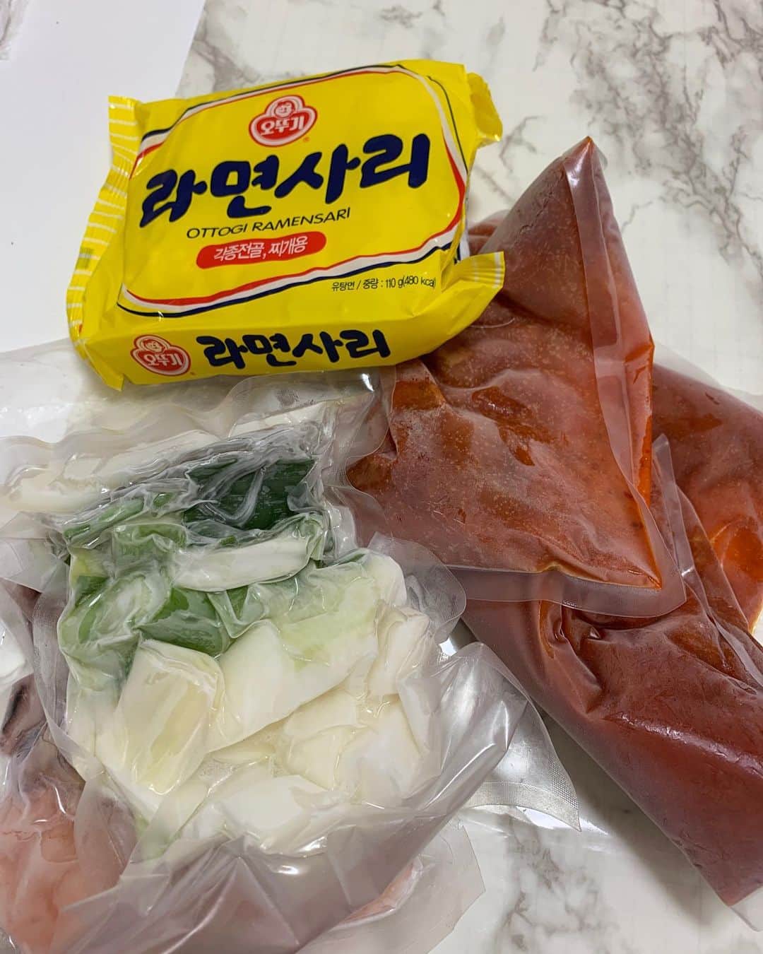 satomiさんのインスタグラム写真 - (satomiInstagram)「❤️韓国料理🇰🇷大好き❤ ・  京都からタコ、ホルモン、えび、野菜など 具沢山のナッコプセ❤️﻿ 京都の @nam.kyoto1 さんからお取り寄せ✨🇰🇷 ・ 全部鍋に入れて煮込むだけで楽ちん♡ この時期の鍋作りは暑いけど食べると格別🤤 ・ 美味しすぎて2人前1人で完食しました笑✨✨ ・ コロナ落ち着いたら京都行きたい✨ 大阪も行きたい😏 ・ #ナッコプセ  #韓国料理  #鍋料理 #韓国行きたい  #さとみのグルメ記録  #飲食店応援  #お取り寄せグルメ  #ナム京都本店  #韓国チキン #ヤンニョムチキン  #時短料理 #裸にエプロン じゃないよ」7月6日 19時01分 - saatoomii47