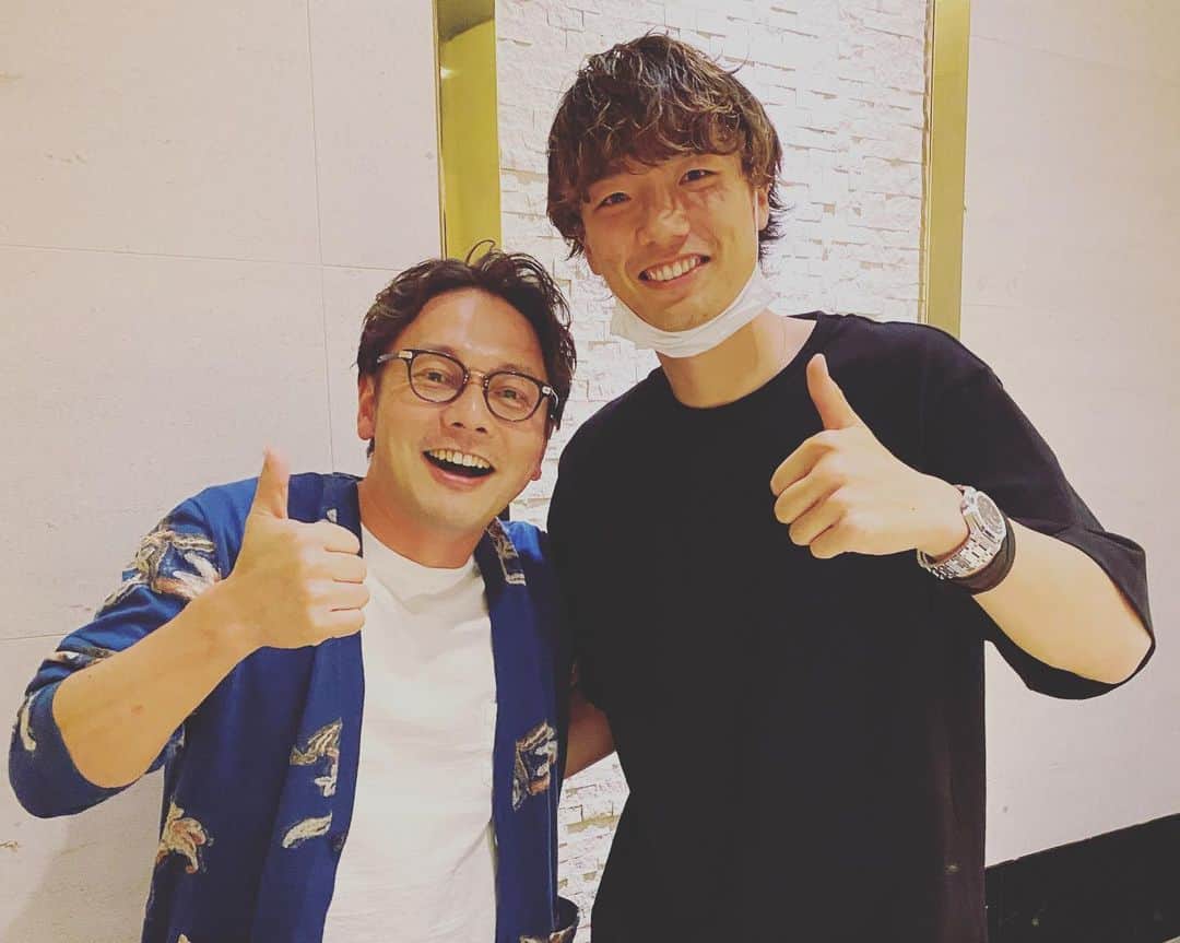 のインスタグラム：「＂50（コー）と51（コーイチ）＂  世界の板倉滉に会ったのだ！  オランダ・フローニンゲンで レギュラーを獲得し成長著しい 日本サッカーの守備の要♪  世界に羽ばたいても 仙台を忘れないでいてくれる その気持ちに感激だよ♡  延期になっちゃったけど、 来年の東京オリンピック、 2022年の ワールドカップ・カタール大会も 頼んだよ！よろしく！  #板倉滉  #fcgroningen  #fcフローニンゲン  #板倉滉仙台私設応援団」