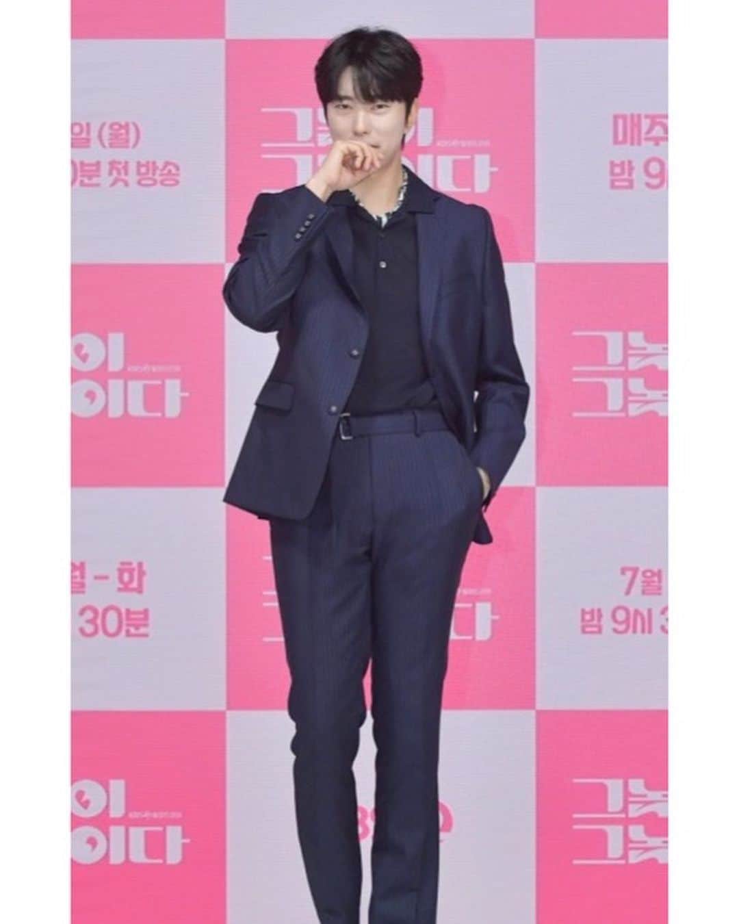 ユン・ヒョンミンのインスタグラム：「오늘 밤 9:30 KBS 그놈이 그놈이다 첫 방송 시작합니다~ 즐겁게 봐주세요 🥳」