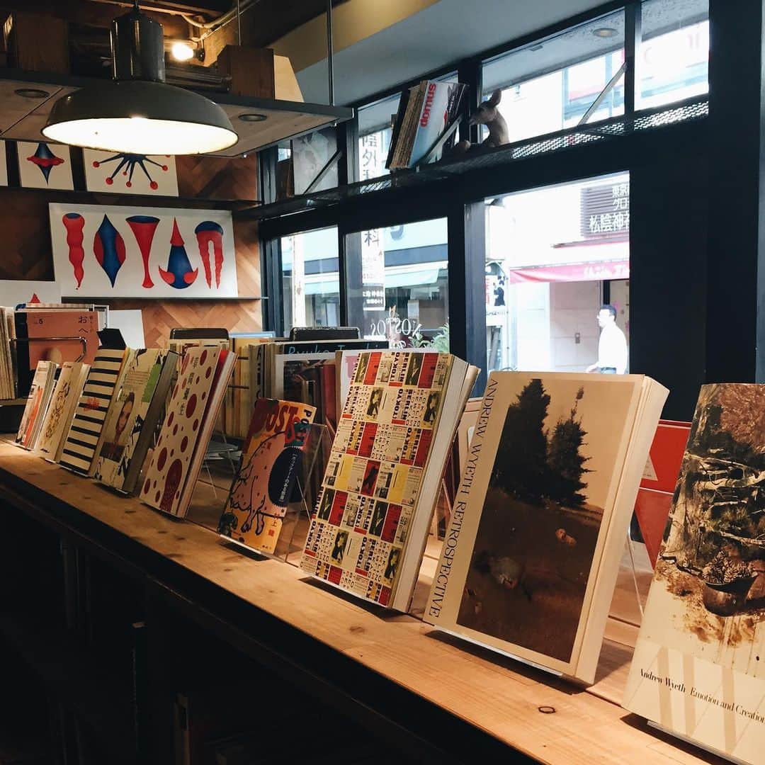 HereNowさんのインスタグラム写真 - (HereNowInstagram)「Up-and-coming second-hand bookshop for fans of art and culture  📍: nostos books (Tokyo)  #herenowcity #herenowtokyo #wonderfulplaces #beautifuldestinations #travelholic #travelawesome #traveladdict #igtravel #livefolk #instapassport #optoutside#tokyo #exploretokyo #instajapan #japantour #explorejapan #東京 #東京旅行 #도쿄 #도쿄여행 #일본여행 #日本旅遊 #東京自由行 #bookshop#reading#bookstagram#usedbooks#bookfair#bookish#readingbooks」7月6日 17時34分 - herenowcity