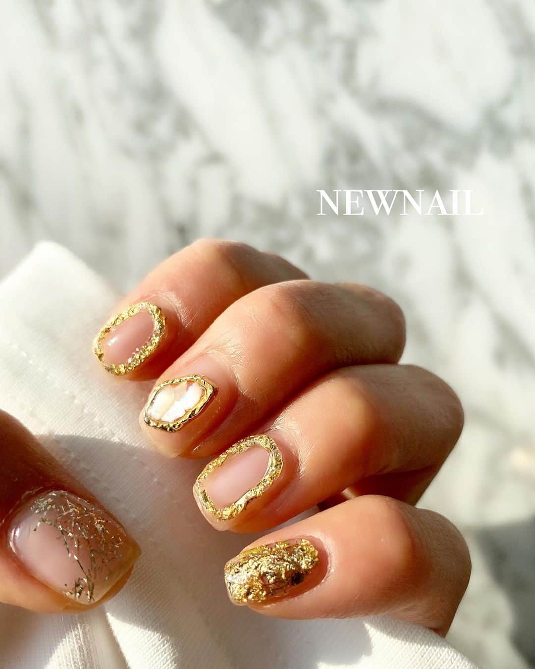 のインスタグラム：「. . newnail❤️ . . 今回のネイル お気に入りすぎる✌️💕💕 . . 夏の予定はないですが 夏仕様にした🌴🌻 気分だけでも🌞💕 . . @lien_liliy  @lien__mari  可愛くしてくれて ありがとうございました🧡🧡 ハンド&フット一緒に やっていただいて感謝です！ . . ネイルで話してる 時間大好きっ😆💓💓 . . #newnail #nail#ネイル#スクエアネイル #ゴールドネイル#クリアネイル #サマーネイル」