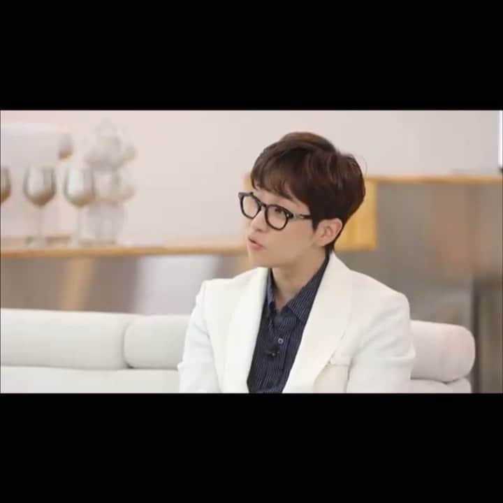 DINDINのインスタグラム：「슬기로운 탈모생활 첫 화 촬영이라고 해서 갔는데 제가 MC였어요.... 의사 가운도 입혀주더라고요... 그리고 1회가 나왔다고 합니다 허허 유튜브! 슬기로운 탈모생활 고고씽!  #딘딘 #슬기로운탈모생활 #탈모 #갑시다」