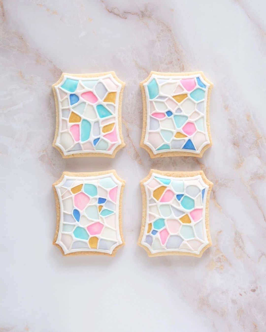 KUNIKAのインスタグラム：「Sea glass cookies 🧜‍♀️  シーグラス工作みたいなデザインのクッキー！  #artofkunika」