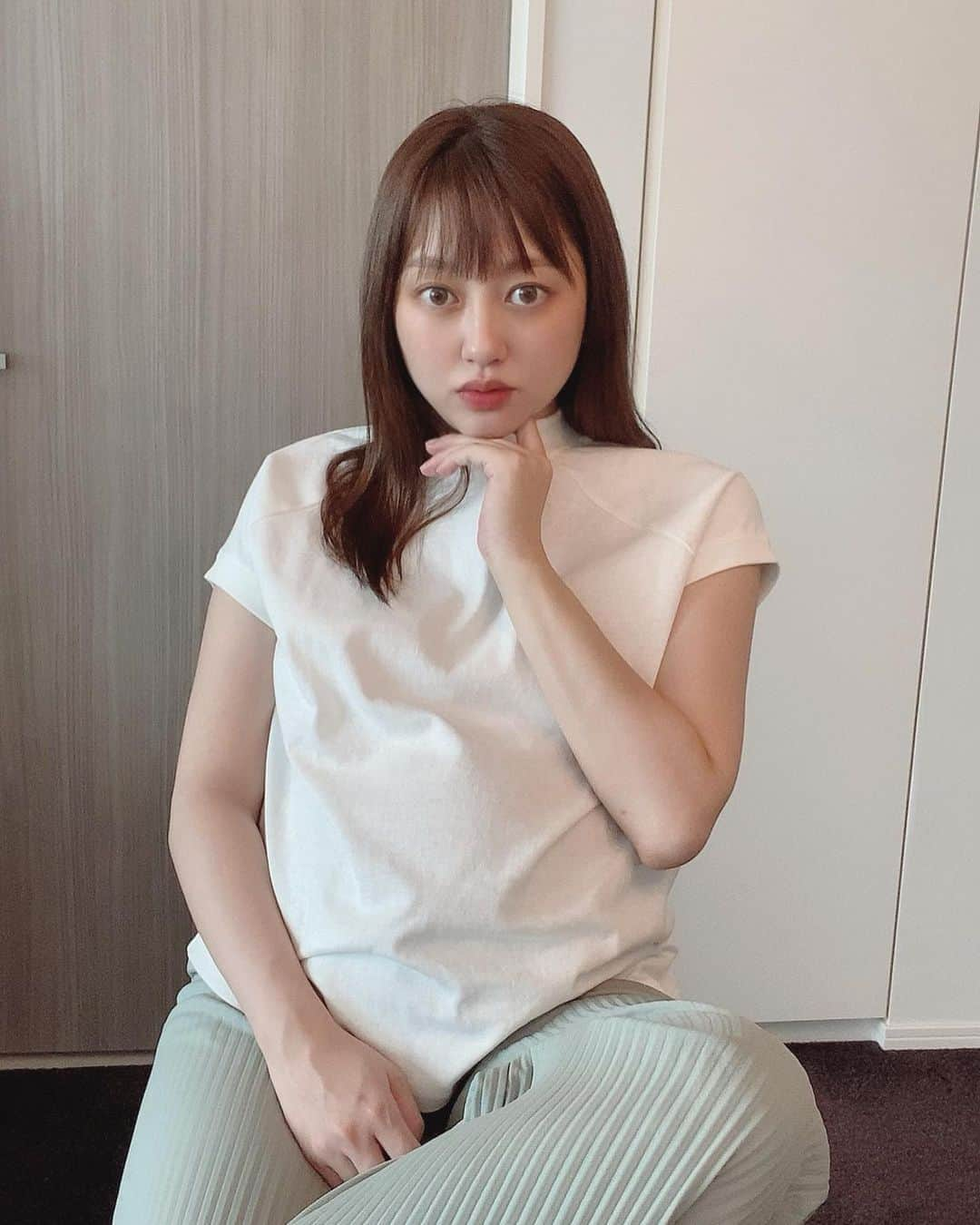 菊地亜美さんのインスタグラム写真 - (菊地亜美Instagram)「. 暑い暑い暑すぎる🥵🔥🤰 これZOZOTOWNでランキング上位の @classicalelf_official のトップス♥︎ 楽だししんぷるで2色get😽 . #ootd #クラシカルエルフ #エルフコーデ #クルーネックt #CL5015 #zozotown #シンプルコーデ  #夏コーデ #大人コーデ #大人カジュアル #プチプラ#プチプラコーデ」7月6日 18時39分 - amikikuchi0905