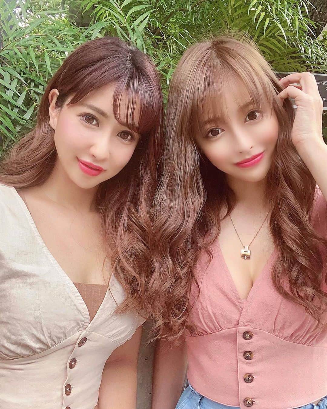青木りえさんのインスタグラム写真 - (青木りえInstagram)「💗✨ . @aneageha 撮影でした🌱 . りりとお揃いのトップスは💗 @to_the_sea_hawaii 他にも、可愛いお洋服がたくさんあるから、チェックしてみてください🙆‍♀️✨ . @riri.ribon 久々に会えて、嬉しかったよー🎵✨ランチ行こうね🧏‍♀️ . . #次号をお楽しみに… #to_the_sea_hawaii #撮影#姉アゲハ#トップス#ふたごコーデ#totheseahawaii#shooting#tops」7月6日 18時47分 - aokirie0418