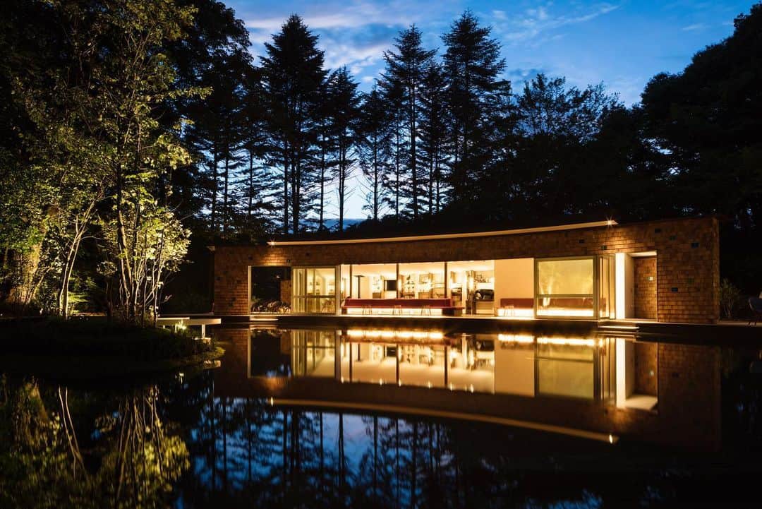 HOSHINOYA｜星のやさんのインスタグラム写真 - (HOSHINOYA｜星のやInstagram)「How would you spend twilight time in Hoshinoya Karuizawa? You may go to the bar or stay in a room. Also, you might be able to see fireflies with any luck!  #hoshinoyakaruizawa #karuizawa #hoshinoya #hoshinoresorts #rainyseason #rainyday #twilight #fireflies  #星のや軽井沢 #星のや #星野リゾート #長野県 #軽井沢 #夜の散歩 #蛍 #夜景 #梅雨」7月6日 18時51分 - hoshinoya.official