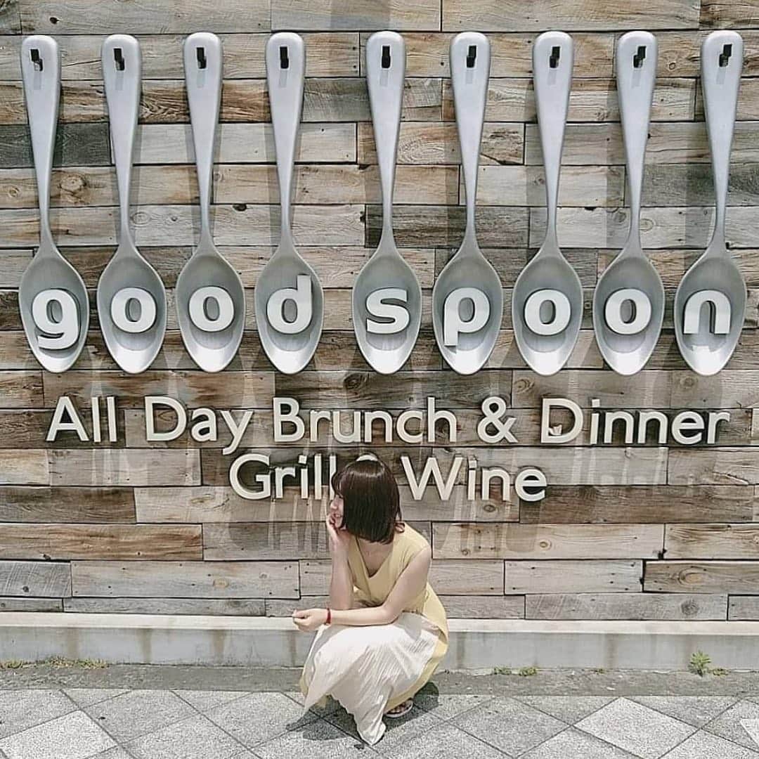 isutaさんのインスタグラム写真 - (isutaInstagram)「大きなスプーンがかわいすぎるダイニングバー♡﻿ ﻿ ﻿ こちらは大阪・南堀江にある「good spoon」。﻿ 大きなスプーンの看板が印象的で、思わず写真を撮りたくなってしまいますよね♡﻿ ﻿ ﻿ 特におすすめのメニューはチーズプラッターのミートパスタ。﻿ 香り引き立つパスタの上で溶けだす、とろっとろのチーズがたまりません！﻿ ﻿ ﻿ 他にもなんばCITYや横浜のみなとみらいにも店舗があるので、気になる方はぜひ1度行ってみてはいかが♩﻿ ﻿ ﻿ 【good spoon 南堀江店】﻿ 住所：大阪府大阪市西区南堀江1-25-12﻿ 営業時間：ランチ 11:00～16:00（L.O.15:30）﻿ 　　　　　ディナー17:00～24:00（L.O.23:00）﻿ 定休日：不定休﻿ ﻿ ﻿ photo by﻿ @yukatsura﻿ @mai.829715﻿ @sizkame59﻿ @mmk_rit﻿ ﻿ ﻿ #isuta #イスタ #isutapic﻿ #isutacafe #カフェ巡り #おしゃれカフェ﻿ #カフェスタグラム #cafe #大阪カフェ﻿ #cafestagram #カフェ #カフェ好き﻿ #お洒落な人と繋がりたい #大阪ランチ﻿ #カフェ好きな人と繋がりたい #goodspoon ﻿ #グッドスプーン #プラッターチーズ #パスタ ﻿ #ランチ #大阪グルメ #南堀江 ﻿ #南堀江カフェ #横浜 #なんばcity﻿ #카페 #카페스타그램」7月6日 18時53分 - isuta_jp