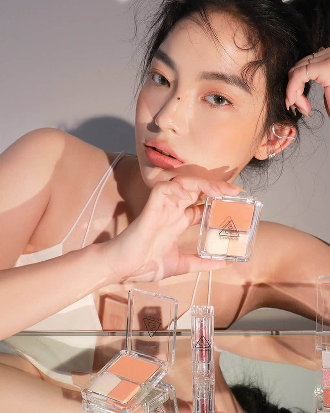 3CE Official Instagramさんのインスタグラム写真 - (3CE Official InstagramInstagram)「3CE CLEAR LAYER EDITION 3CE BLUSH BLUSHER #LITTLE_MORE 생기 가득 복숭아 빛 브라이트닝🍑 - More & more, cute peach cheek🍑 #3CE #3CECLEARLAYER #3CLEARLAYEREDITION #3CEBLUSHBLUSHER」7月6日 18時54分 - 3ce_official