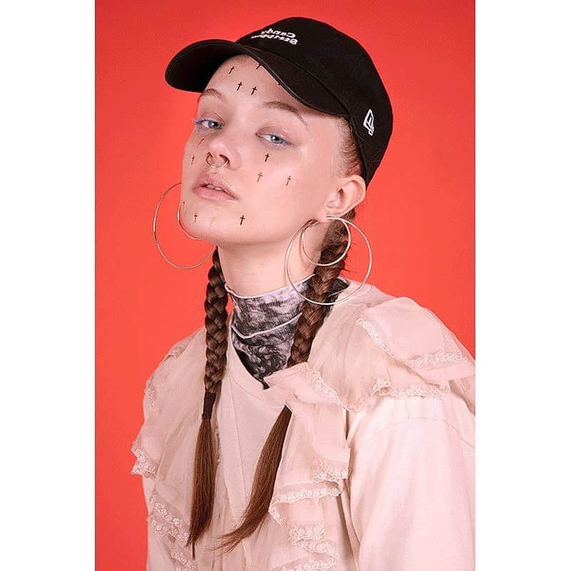 板橋よしえのインスタグラム：「. Candy Stripper 2020 AUTUMN COLLECTION 📷 @hidenobuk_photo  👗 @mikitiaizawa  💄 @masayoshiokudaira  #candystripper #2020autumncollection #inanyway」