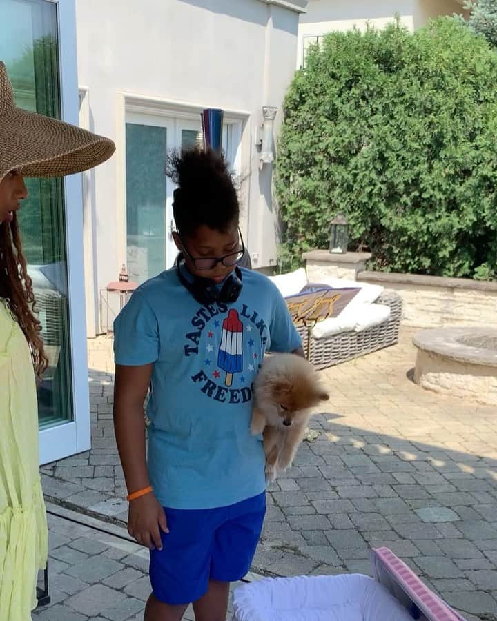 ジェニファー・ハドソンのインスタグラム：「Dreamgirl saying her final goodbyes to her mother Grammy . #restinpeace」