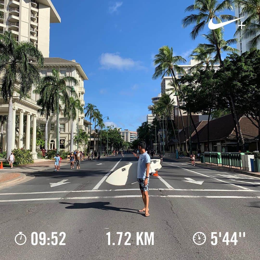 間瀬ゆきのインスタグラム：「朝からパパさんはサーフィン 私はバギーラン5km  アップルウォッチがまだうまく使いこなせず ランの記録が3つに別れちゃった👻  いろいろ先が見えないけど 歩行者天国とかビーチで みんなが楽しそうにしてるの見てると なんか嬉しい気持ちになるね❤  ところで、ランニングの記録をインスタアップしよー！ と思って携帯見返したら私の写真が1枚もなかったよ😂  #run #running #ランニング #復帰ラン #産後復帰ラン #バギーラン #buggyrunning #runningstroller #thule #thulestroller #産後ダイエット #ダイエット #ハワイ子育て #ハワイ育児 #ハワイ出産 #ハワイ移住 #子連れハワイ #生後10ヶ月 #2019年8月生まれ #8月生まれ #男の子ママ #新米ママ #新米ママと繋がりたい #育児記録 #hawaii #ハワイ #ハワイ旅行 #hawaiilife #luckywelivehawaii #maseyukihawaii」