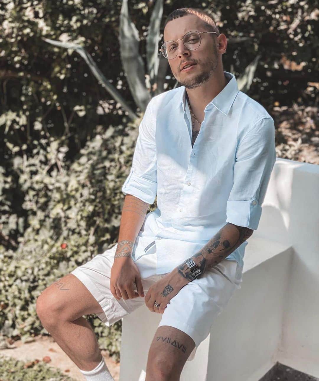 ペリーエリスのインスタグラム：「Ending the weekend in easy linen styles @graciano_tagani」