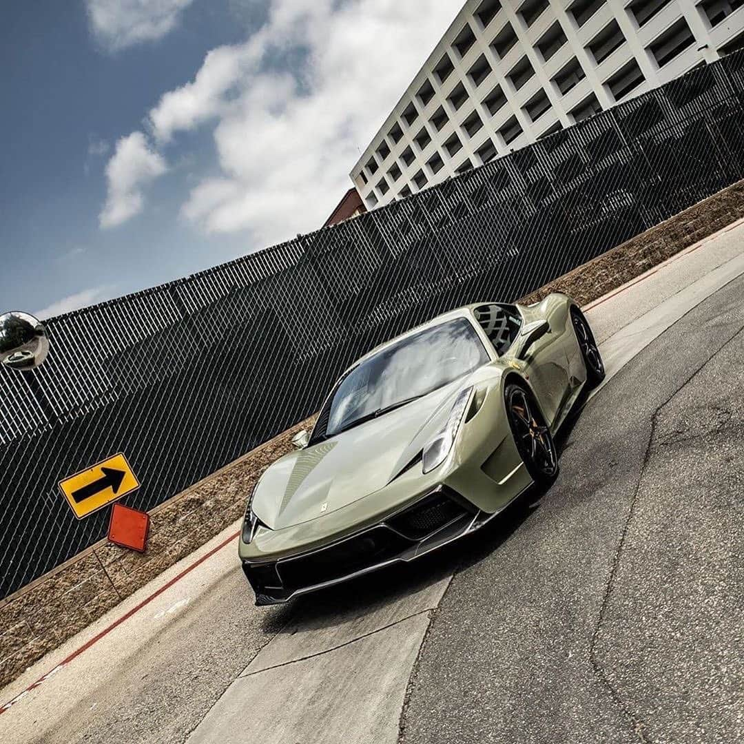 CARLiFESTYLEさんのインスタグラム写真 - (CARLiFESTYLEInstagram)「Ferrari 458 wrapped with @inozetek khaki Green. 👍🏽or👎🏽? @platinum_group #carlifestyle」7月6日 10時52分 - carlifestyle