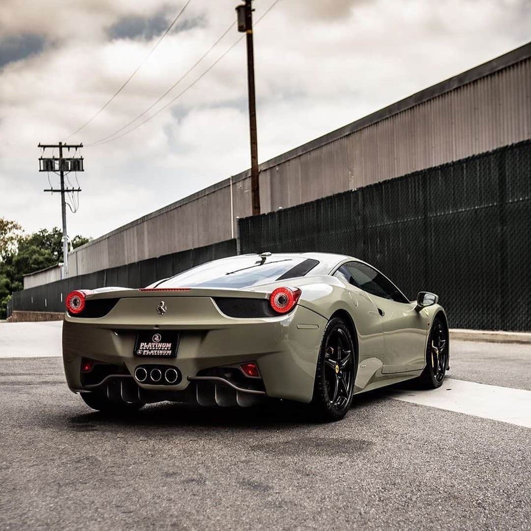 CARLiFESTYLEさんのインスタグラム写真 - (CARLiFESTYLEInstagram)「Ferrari 458 wrapped with @inozetek khaki Green. 👍🏽or👎🏽? @platinum_group #carlifestyle」7月6日 10時52分 - carlifestyle