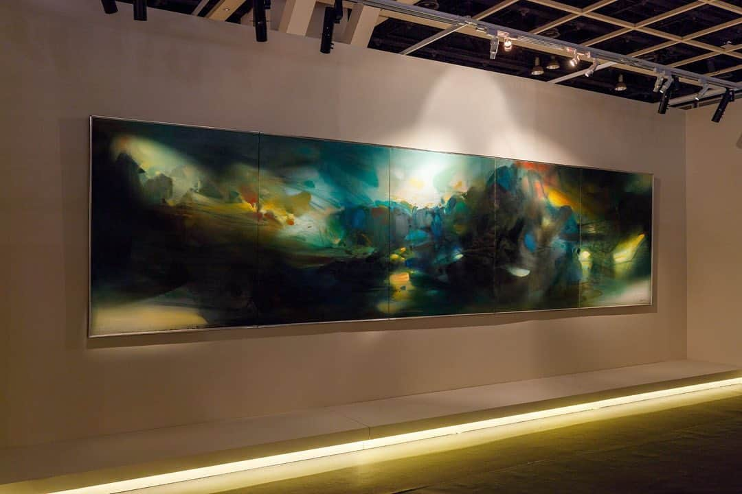 サザビーズさんのインスタグラム写真 - (サザビーズInstagram)「On exhibition now in Hong Kong is Chu Teh-Chun’s magnificent Les éléments confédérés, the largest Chu Teh-Chun oil painting in private hands and the only pentaptych by the artist. Executed between 1983 and 1984, the work was painted upon Chu’s return to Asia and marked the beginning of a new chapter in his career. It was the first time that he found his homeland since his departure in 1949, as he re-immersed himself in the landscapes that inhabit his memory and his imagination, and again marvelled at the majesty and grandeur of Chinese panoramas.⠀ ⠀ Modern Art Evening Sale⠀ 8 July, Hong Kong ⠀ ⠀ #sothebyshongkong #chutehchun」7月6日 10時59分 - sothebys