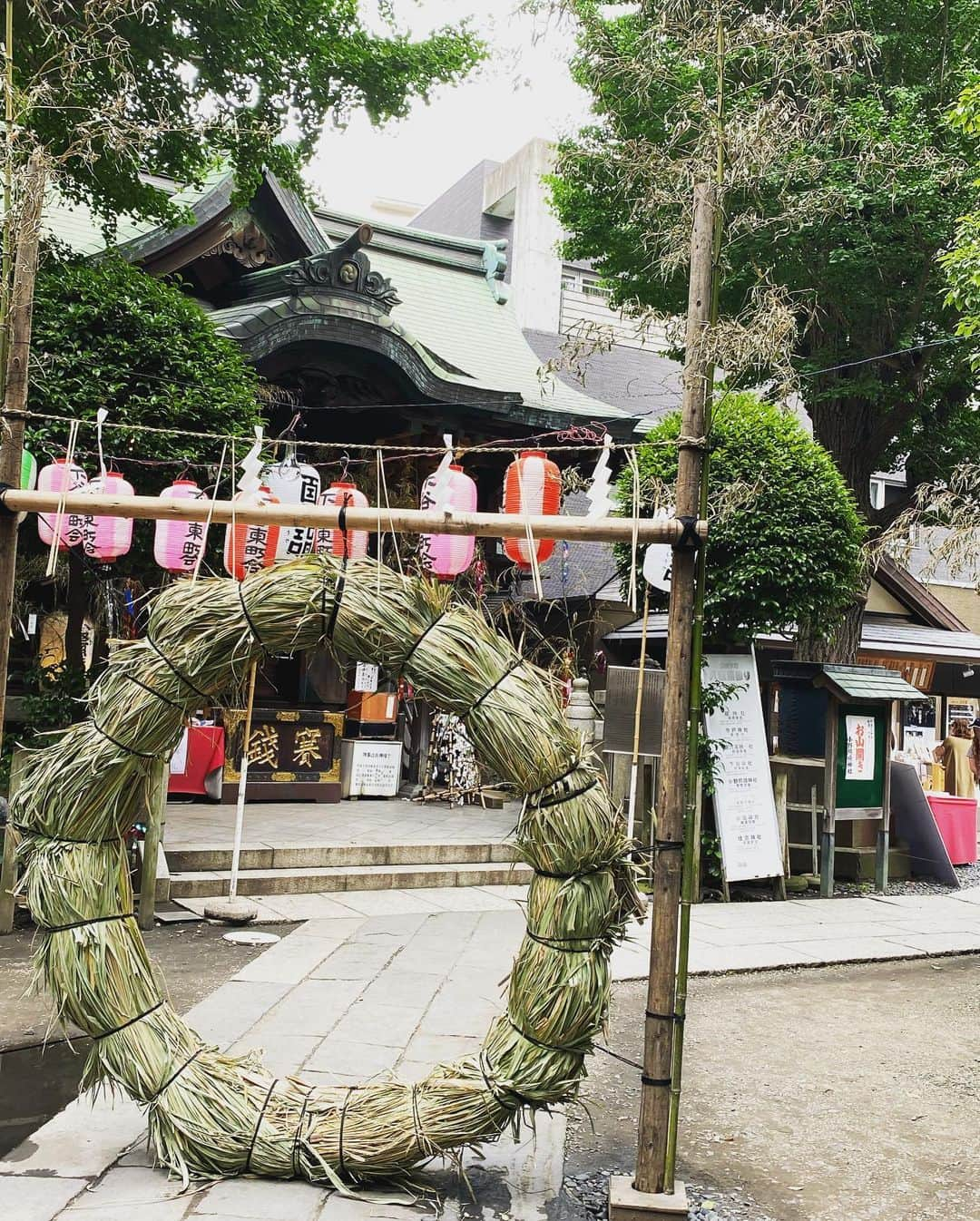 SHOCK EYEさんのインスタグラム写真 - (SHOCK EYEInstagram)「学問、仕事、芸能の神様の祀られる小野照崎神社⛩ 立派な富士塚があったり、大好きな浅間神社や、三峯神社の末社があったから、すごく縁を感じた神社。 今またコロナが戻ってきて、　 神社には行きづらい状況だから、 是非、僕のインスタで行った気になってください🙏✨ #小野照崎神社 #先月参拝 #マスク着用 #写真撮る時だけマスクはずして #参拝 #神社 #夏詣」7月6日 11時07分 - shockeye_official