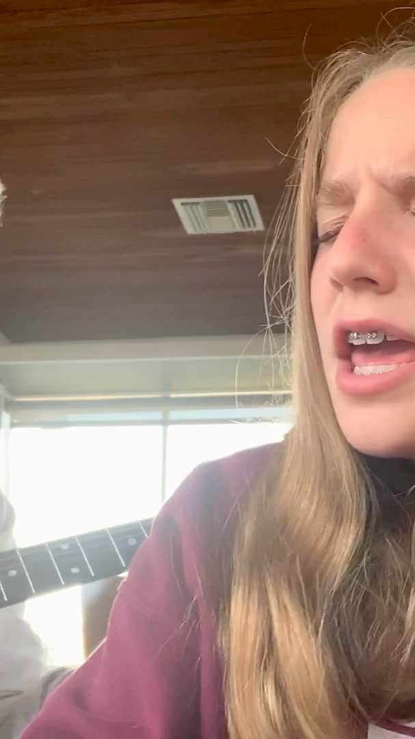 メアリー・マコーマックのインスタグラム：「Late in the day but it’s my anniversary so bear with me... Gravity by the staggeringly talented @sarabareilles. “Something always brings me back to you...” happy anniversary honey. #sundaysoundswithrosie #musichelps」