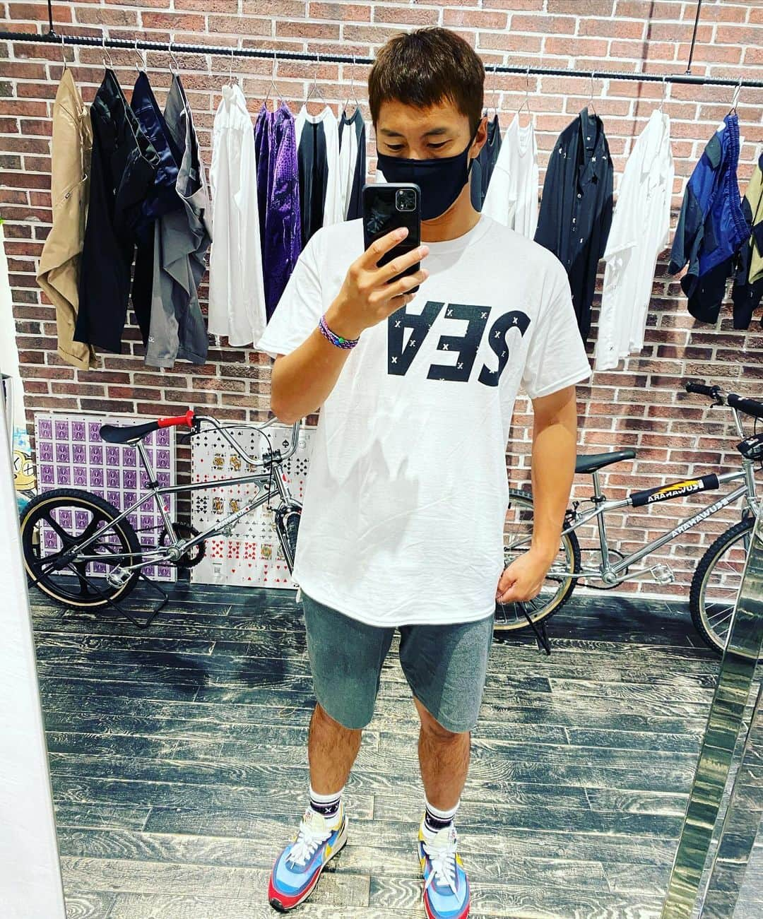 上田剛史さんのインスタグラム写真 - (上田剛史Instagram)「みんな欲しいよね〜このTシャツ🤣 ちなみに荒木さんはオンラインで2時間苦闘したらしいよ笑笑  #godselectionxxx  #windandsea」7月6日 11時17分 - tsuyoshi50