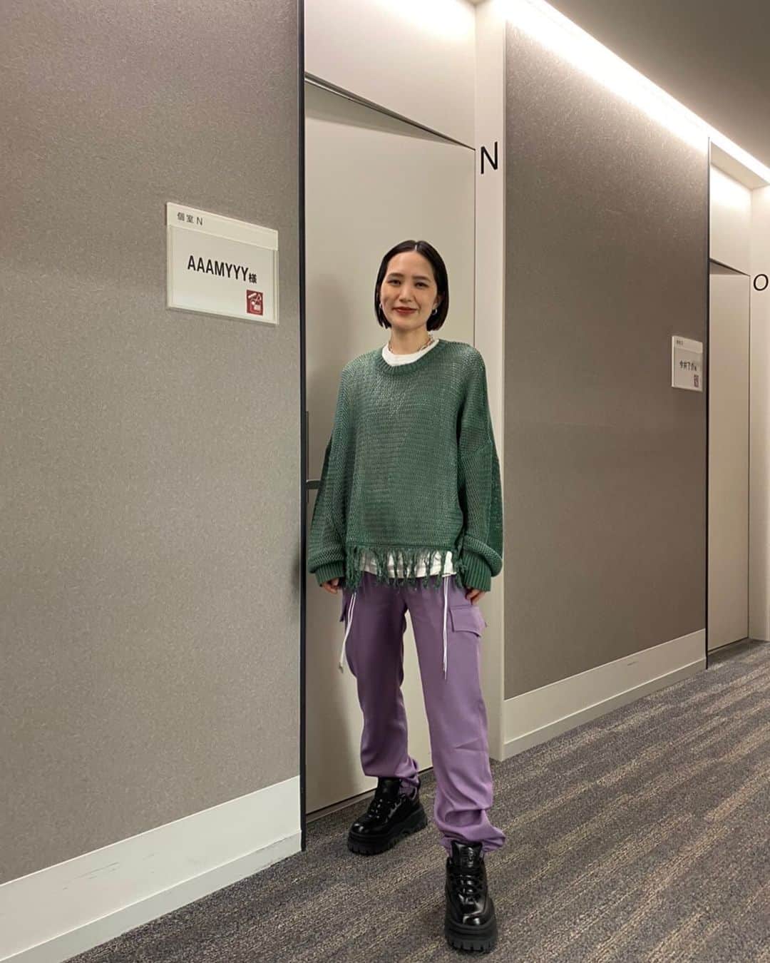 エイミーのインスタグラム：「Knit @dairiku  T-shirt @syu_official  Pants @thraw_official  Shoes @eytys @the_foureyed  Styling @fk_info  Makeup @makinonatsuho」