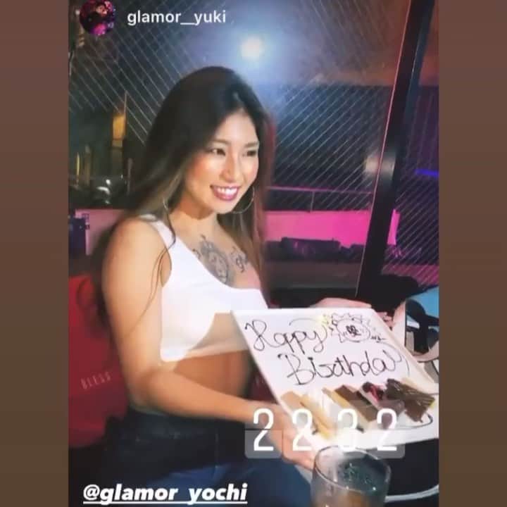 YOCHIのインスタグラム：「🎂❤️ . . @bless_osaka_ にて😊❤️ お祝いほんとにありがとうございました💖💖 昨日はほんとに濃い1日だった🥺💕」