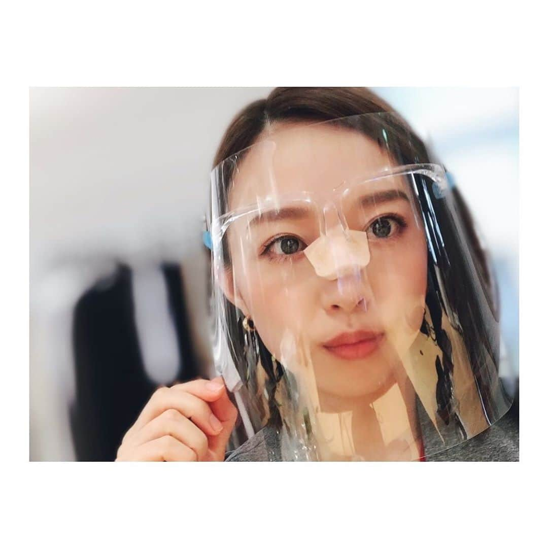 愛加あゆさんのインスタグラム写真 - (愛加あゆInstagram)「しばらく撮影の日々です。 #ドラマ #撮影 #フェイスシールド #鼻スポンジ付き #愛加あゆ」7月6日 11時51分 - manaka_ayu