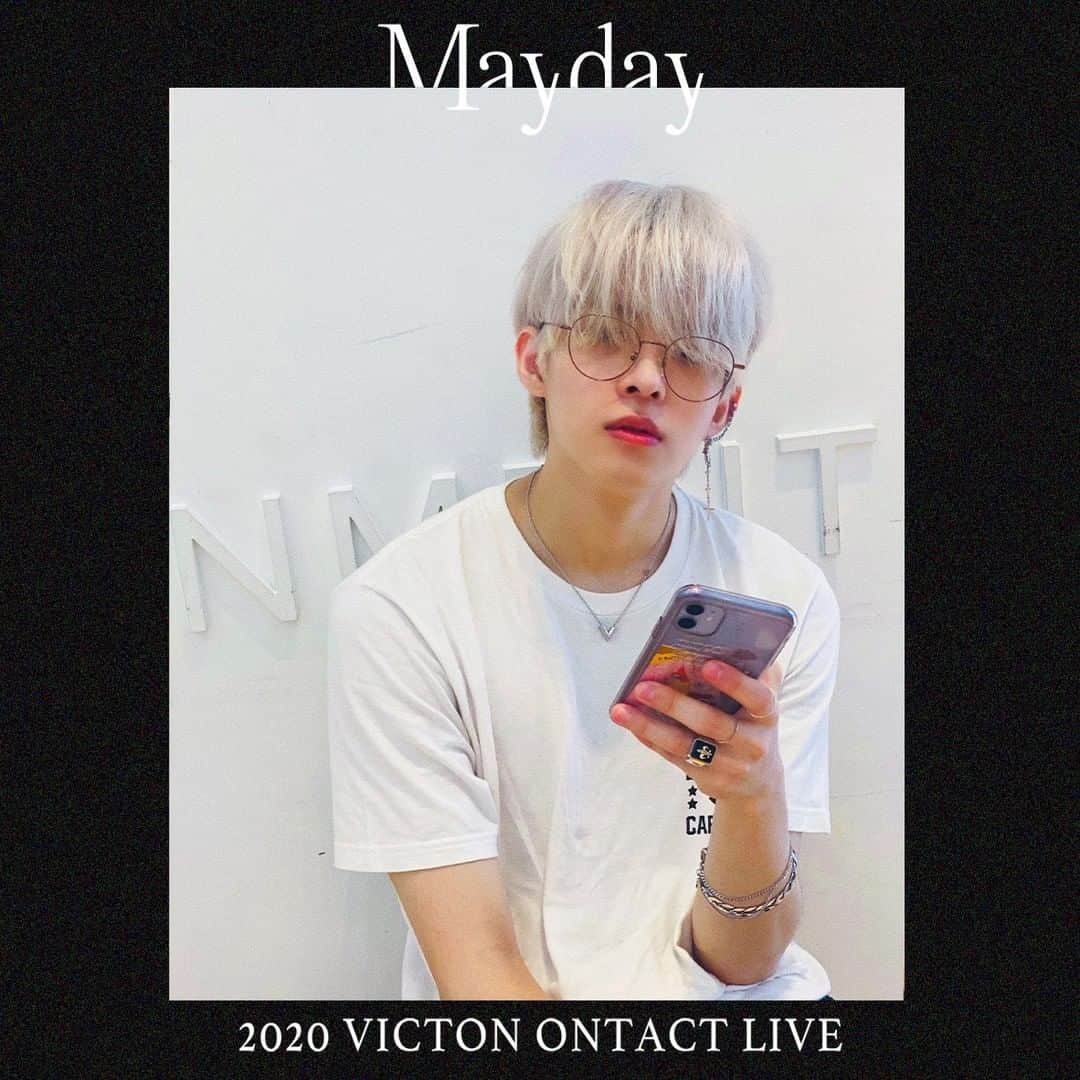 Victonさんのインスタグラム写真 - (VictonInstagram)「[V_V] #VICTON_Staff_VIEW @ #VICTON_ONTACT_LIVE Dance Practice Behind📸 - [짧게 쉬는 타임! 모니터링 열심히 하는 숩숩🧐] - #VICTON #Mayday #정수빈 #7월_12일 #빅톤의_온택트라이브 #기대해주세요_앨리스」7月6日 12時00分 - victon1109