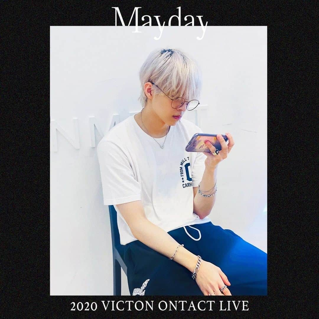 Victonさんのインスタグラム写真 - (VictonInstagram)「[V_V] #VICTON_Staff_VIEW @ #VICTON_ONTACT_LIVE Dance Practice Behind📸 - [짧게 쉬는 타임! 모니터링 열심히 하는 숩숩🧐] - #VICTON #Mayday #정수빈 #7월_12일 #빅톤의_온택트라이브 #기대해주세요_앨리스」7月6日 12時00分 - victon1109