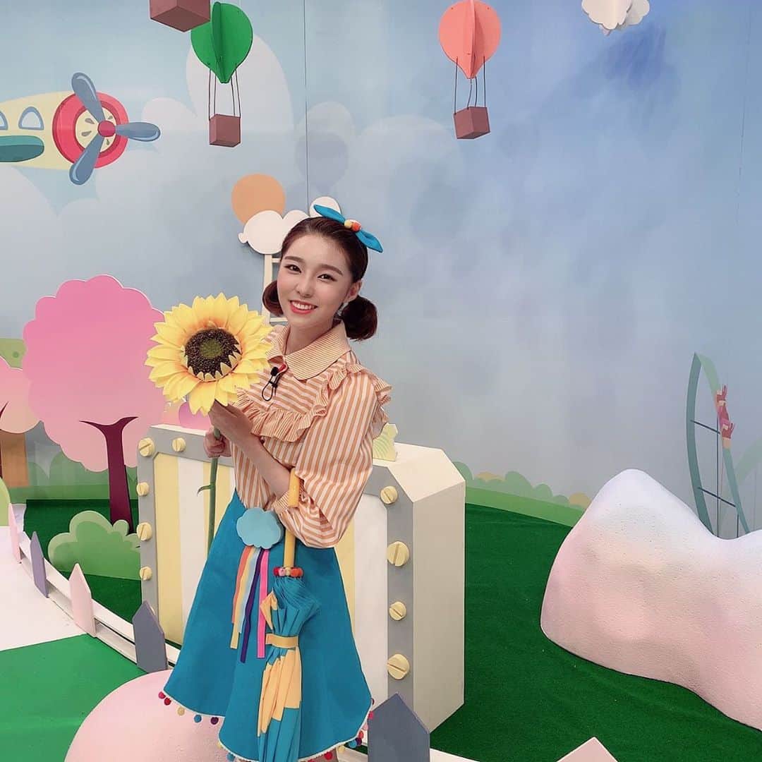 ソヨンのインスタグラム：「"뽀뽀뽀 친구들 모여라!!" . . . 안녕하세요 뽀미입니다😄 오늘부터 우리 뽀뽀뽀 랜드가 유튜브에 선공개되었습니다!  우리 이제 매일 만나요~💛  첫 방송은 MBC에서 7월 13일에 합니다! #뽀뽀뽀 #뽀뽀뽀친구친구 #POPOPO #뽀미언니」