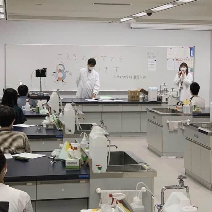 日本工学院さんのインスタグラム写真 - (日本工学院Instagram)「応用生物学科の新入生が分散登校した初日の様子です🙋 オンラインで事前に予習したので、早速の実習はスムーズに進みました👏 . . 「#日本工学院」をチェック！！ 学生が投稿したリアルな日常風景を見ることができますよ！ . . #nihonkogakuin #専門学校 #日本工学院八王子専門学校 #日本工学院専門学校 #教職員投稿写真 #応用生物学科 #若きつくりびと #バイオテクノロジー」7月6日 12時03分 - nihonkogakuin