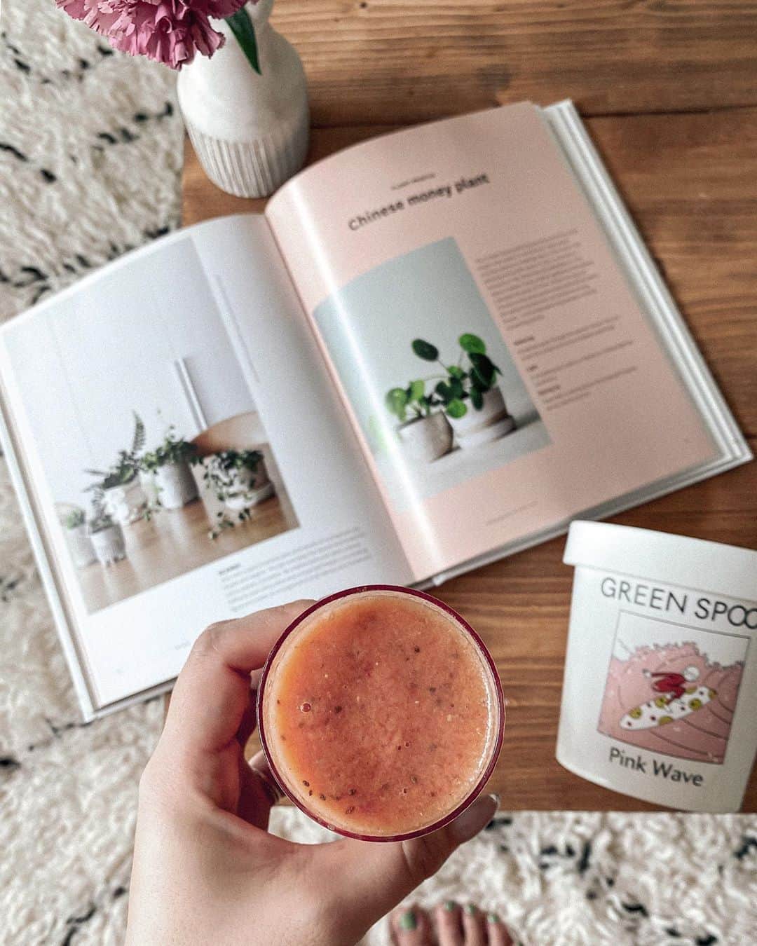 Manamiのインスタグラム：「🍒🍓🍊🍹🌞🏄🏽‍♀️🏄🏽‍♀️🏄🏽‍♀️ ㅤ 大好きな @greenspoonjp のNew flavor 今日7/6から発売💗💗💗 さっぱりでうま〜🤤💕 ㅤ #GREENSPOON #smoothie #breakfast #マナシカの家」