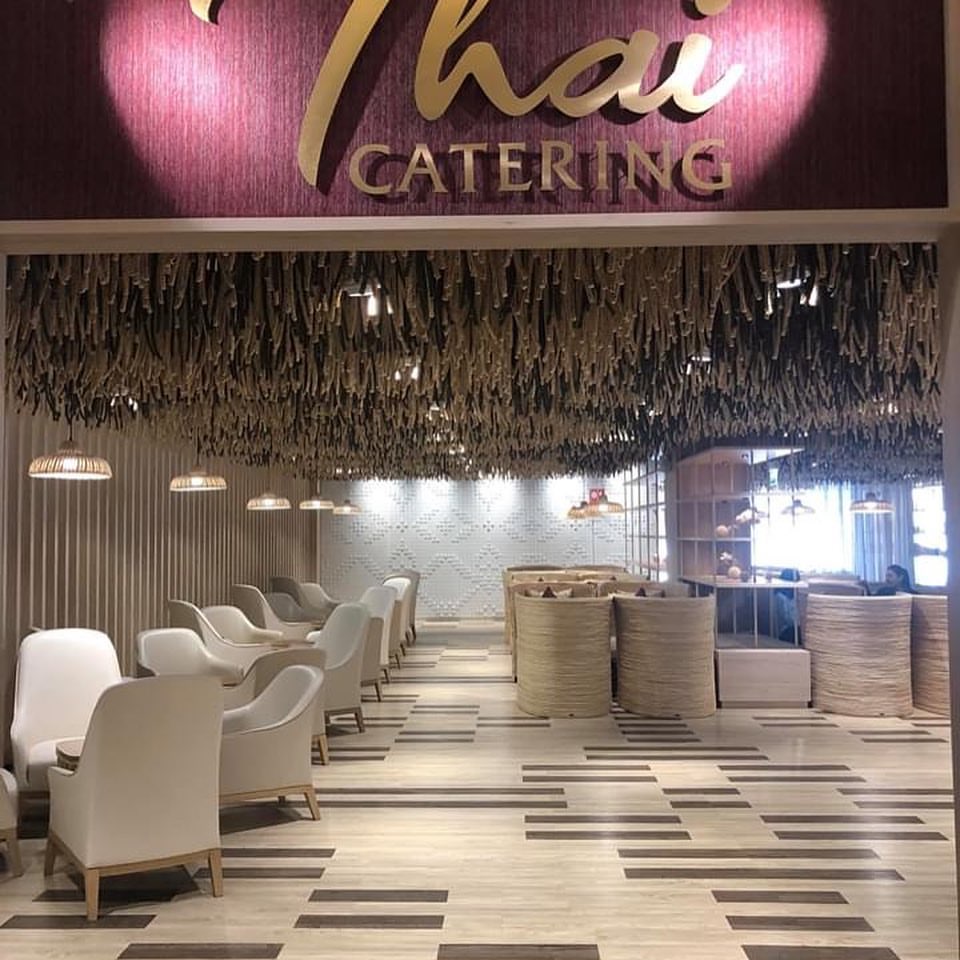 タイ航空さんのインスタグラム写真 - (タイ航空Instagram)「THAI Catering Phuket now opens from 06.00 a.m. till 09.00 p.m. at Phuket International Airport, 3rd Floor. Tel:076-351-279  ภัตตาคารการบินไทย "THAI Catering Phuket" เปิดให้บริการในรูปแบบ New Normal และ Social Distancing แล้ว  คิดถึงเมนูอาหารภาคใต้รสจัดจ้าน Authentic Southern Thai Food แวะมาร้านเราก่อนเดินทางนะคะ 😊  ภัตตาคารการบินไทย “THAI Catering Phuket” เปิดให้บริการทุกวันตั้งแต่เวลา 06.00-21.00 น. บริเวณอาคารภายในประเทศชั้น 3 ท่าอากาศยานนานาชาติภูเก็ต โทร.076-351-279」7月6日 12時14分 - thaiairways