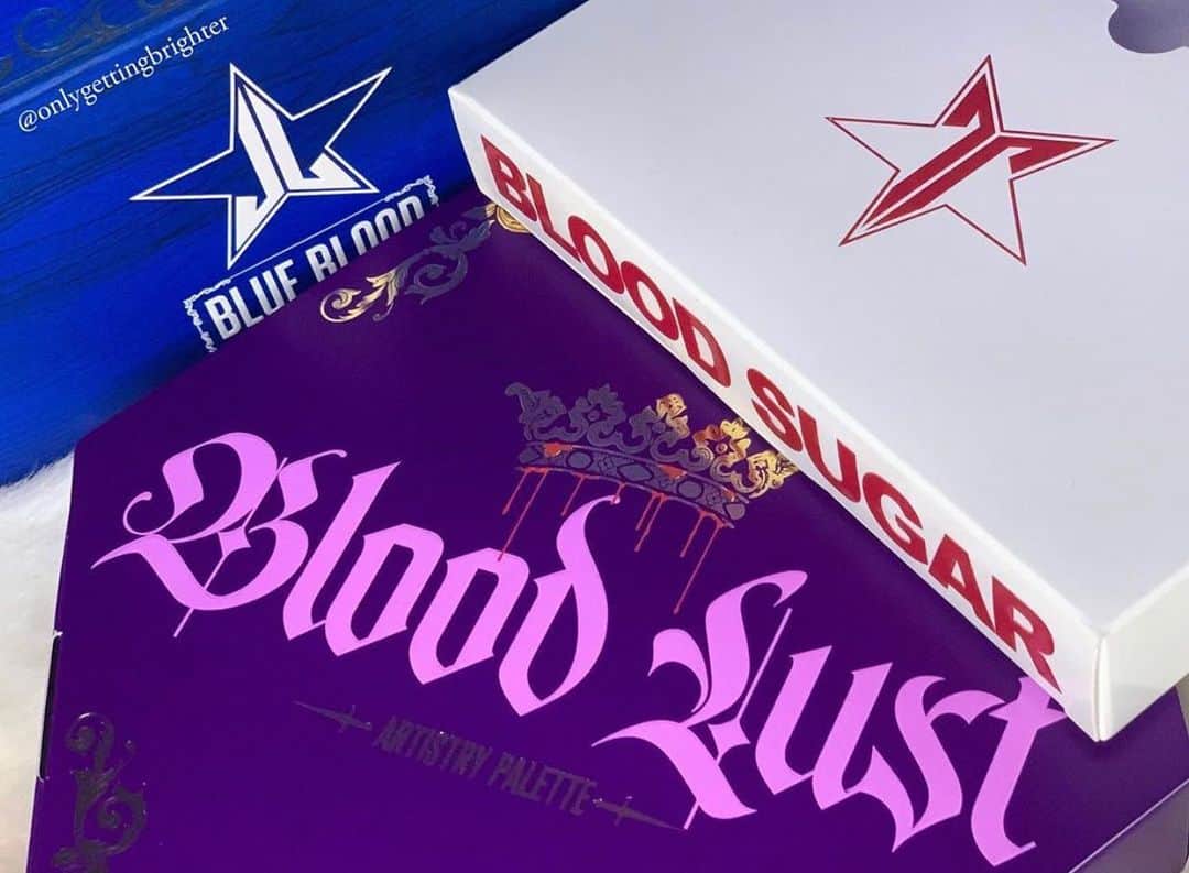 Jeffree Star Cosmeticsさんのインスタグラム写真 - (Jeffree Star CosmeticsInstagram)「Triple threat 🩸💜 @onlygettingbrighter lays out our beloved blood sisters 🧬 #jeffreestarcosmetics」7月6日 12時08分 - jeffreestarcosmetics