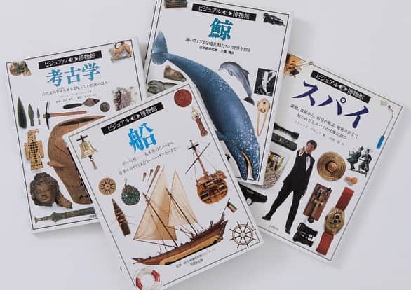POPEYE_Magazineさんのインスタグラム写真 - (POPEYE_MagazineInstagram)「すぐれた図鑑やビジュアルブックは“読む博物館”だ。１枚目の写真は、１冊１テーマであり、すでに絶版となっている貴重な『ビジュアル博物館』。テーマは船、鯨など幅広く、中にはスパイなんてものもある！　また、世の中には変わったものを収集してまとめた本もある。２枚目の写真はアニメ『ザ・シンプソンズ』の、本を読む場面だけを集めた驚異の書である。これもある意味、読む博物館！　『GO MUSEUM. 僕らの博物館』、楽しんでもらえただろうか？　いやー、博物館は楽しいね。#popeyemagazien #gomuseum #🦕#🦖」7月6日 12時31分 - popeye_magazine_official