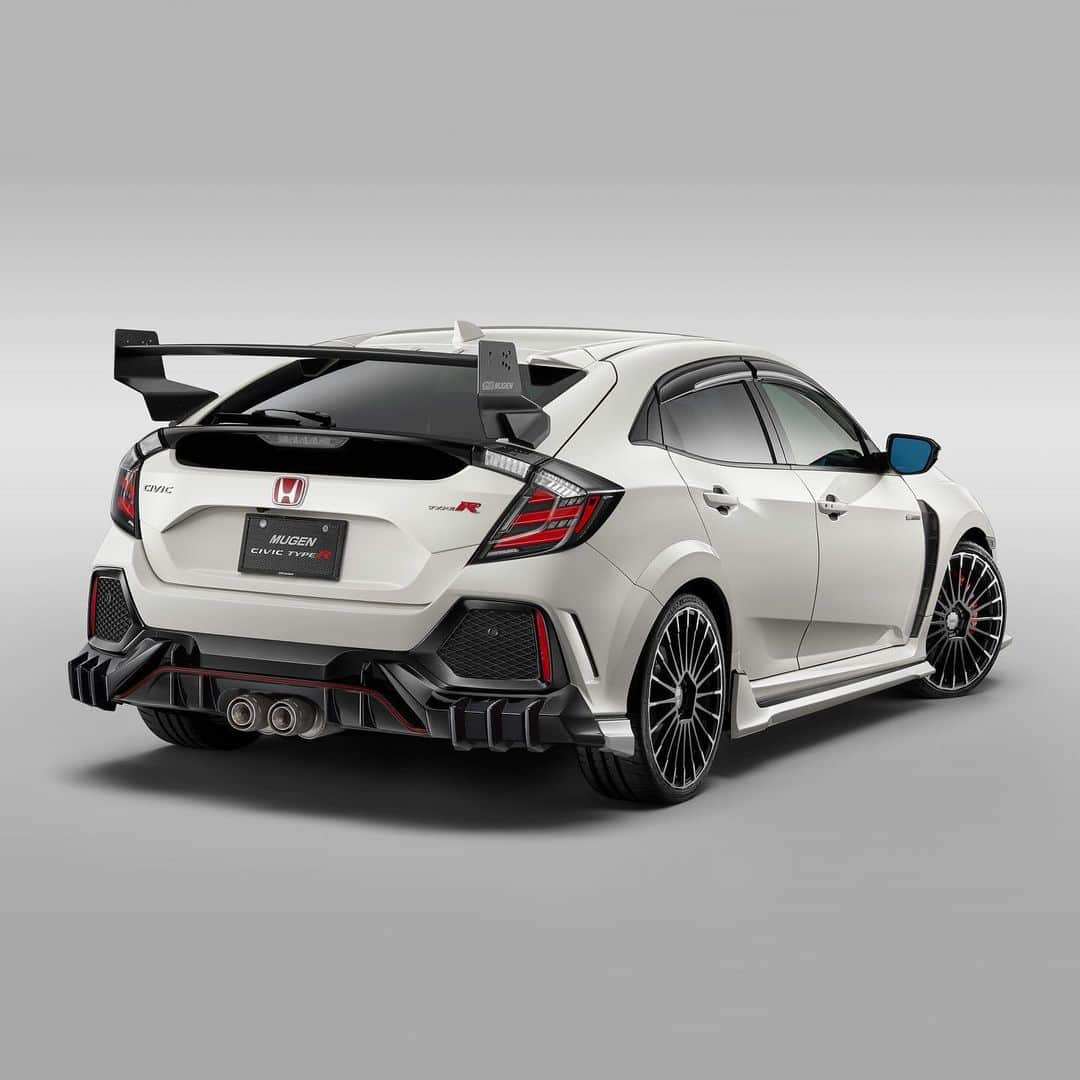 HYPEBEASTさんのインスタグラム写真 - (HYPEBEASTInstagram)「@hypebeastcarclub: Japanese automotive tuner Mugen’s concept @honda Civic Type R is finally arrived. It’s been given a full body kit conversion with new panels all around the Type R, a vented, full carbon fiber bonnet and a huge rear wing. Elsewhere, Mugen has added a new rear diffuser that nestles a new set of twin tailpipes, as well as lower side sills, a new front lip, and carbon wing mirror covers. The two-liter turbocharged four-cylinder engine remains untouched, meaning it still produces a hearty 316 BHP and 295 lb-ft. of torque. Click the link in our bio for more details. ⁠⠀ Photo: Mugen」7月6日 12時31分 - hypebeast