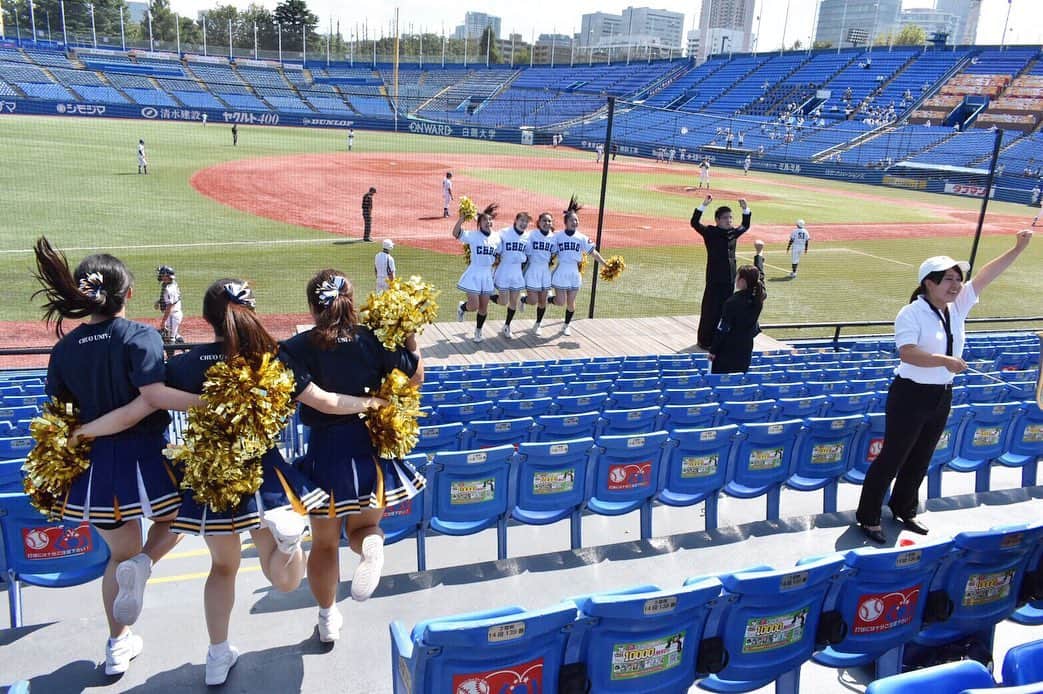 中央大学応援団チアリーディング部SPIRITSのインスタグラム：「.  お久しぶりです😉  予防を徹底した上で、徐々に練習が再開しております💪 少しずつではありますが、活動が再開したことを嬉しく思います。  自宅でのトレーニングも並行して行っています！ 自宅トレーニングはあと少しで100日目を迎えます😲  またオンラインでの新歓活動となってしまいましたが、多くの新入生が入部してくれました🌸 全員でチアできる日が待ち遠しいです🥰🥰  まだまだ新入部員募集中です！ 少しでも興味ある方連絡お待ちしております🤲」