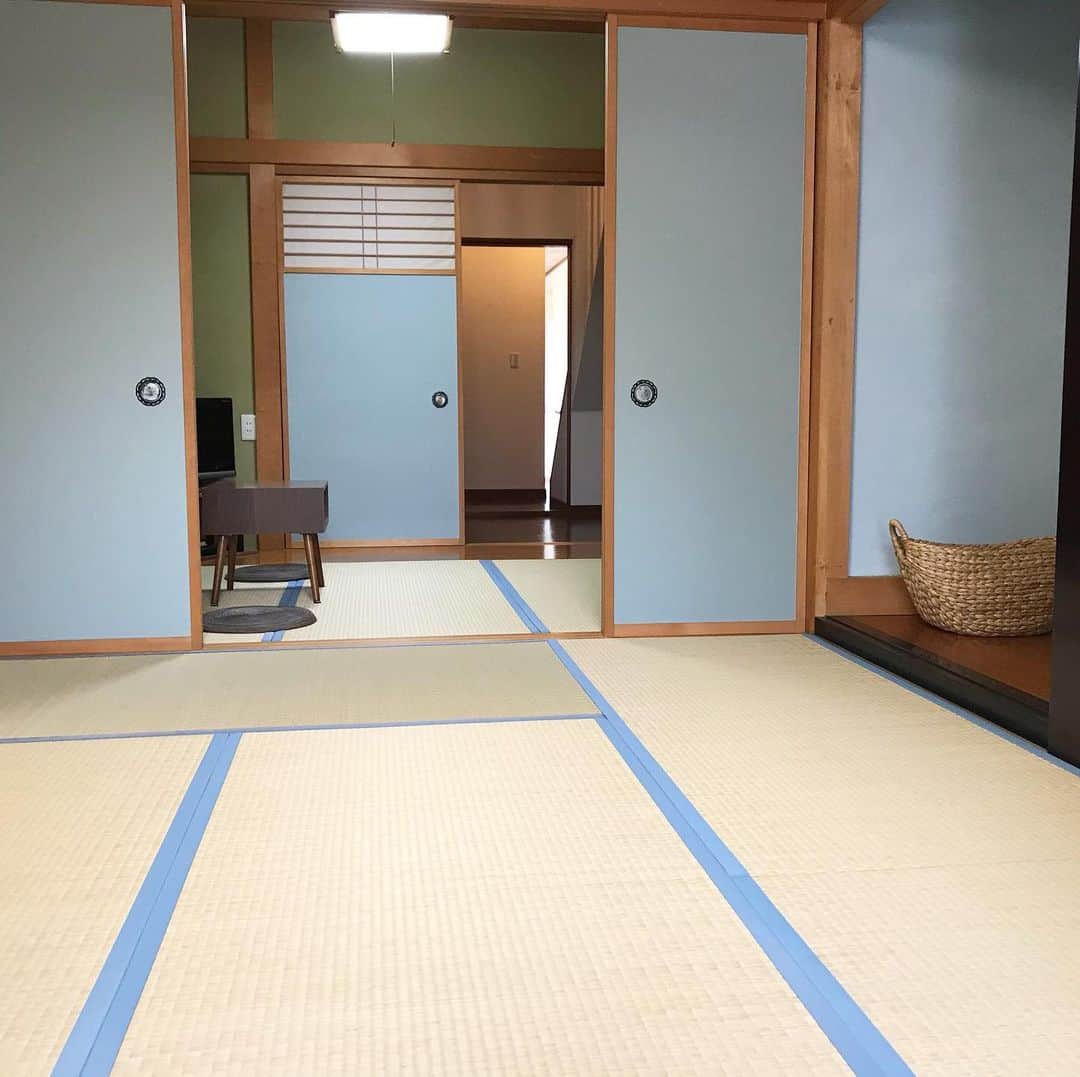 ミントゥの家さんのインスタグラム写真 - (ミントゥの家Instagram)「. ミズカミでは、空き家▶︎全体リフォームが得意です。 . ミズカミの片づけ相談会【参加費無料】 ・物が捨てられない。 ・捨てたいけど捨てていいか分からない物が沢山ある。 ・家の中が片付かない。 ・家の中を有効的に使いたい。 ・物の収納場所に困っている。 ・断捨離したい。 一般財団法人日本そうじ協会で指導を受けた環境整備士スタッフが対応いたします。 気になる方は、お気軽にお問い合わせ下さいね。 . 詳細やお申込みはWEBサイトをご確認ください♪ . ーーーーーーーーーーーーーーーー 楽しいイベント、施工例を見たい方はこちらから ▶︎▶︎▶︎ @mintou__home ーーーーーーーーーーーーーーーー . #空き家活用 #町家 #diy #子どものいる暮らし #和室 #リフォーム #リノベーション #中古リノベ #インテリア #architecture #home #house #interior #design #myhome #マイホーム #マイホーム計画 #家 #住宅 #住まい #暮らし #家づくり #建築 #子育て #工務店 #富山 #砺波 #富山ママ #ミズカミ」7月6日 12時39分 - mintou__home