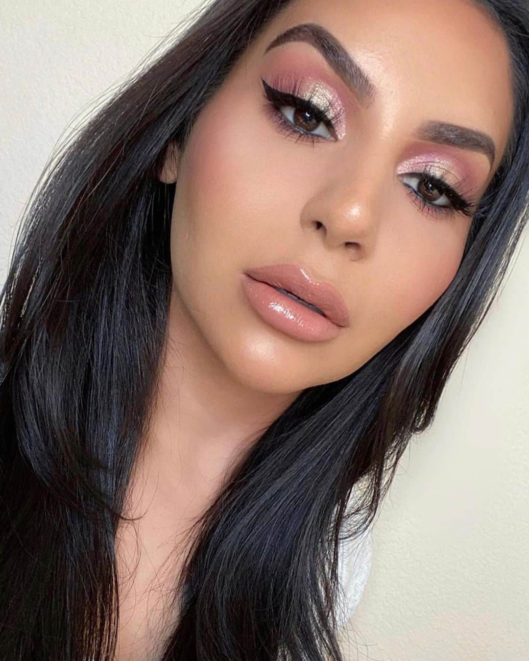 Kylie Cosmeticsさんのインスタグラム写真 - (Kylie CosmeticsInstagram)「major glam inspo from @makeupbybrooktiffany 💕 using black liquid kyliner + Kylie liquid lip 💋 final hours to shop our 20% off sitewide sale! don’t miss out - shop kyliecosmetics.com now! ends 11:59pm pst.」7月6日 12時48分 - kyliecosmetics
