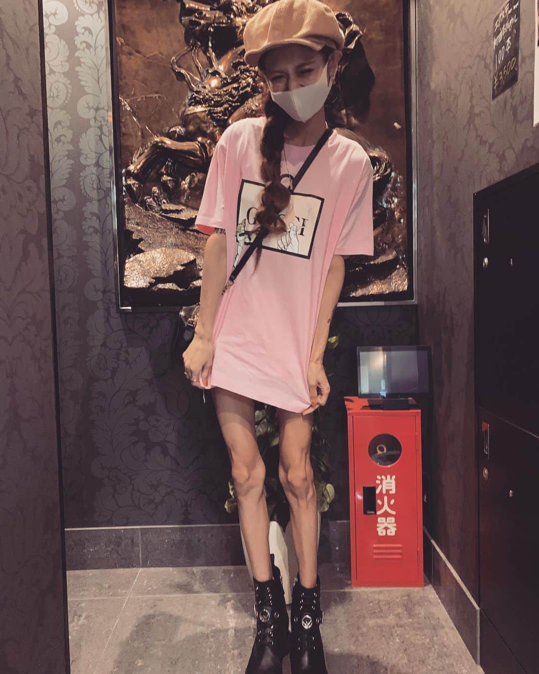 間宮梨花さんのインスタグラム写真 - (間宮梨花Instagram)「この記事ゎリアルタイムです🐥✋ @pink.store037  オリジナルTシャツ‼️‼️ りかゎゆるく着たいからLサイズ❣️❣️ サイズもたくさんあるしほかにも かわいいのたくさんあるからぜひ インスタのぞいてみてちょ💗💗❤️ #pinkstore  #tシャツ  #オリジナルtシャツ  #身長162cm」7月6日 12時54分 - rika_aizawa0329