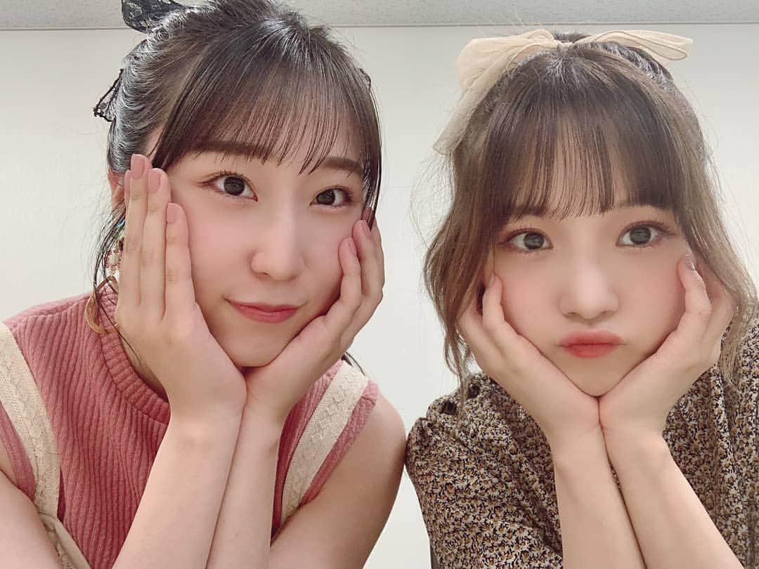 Juice=Juiceさんのインスタグラム写真 - (Juice=JuiceInstagram)「こんにちは！段原瑠々です🧡  昨日の写真。 ポニーテールにしたら、まなかがかわいいリボン貸してくれたのー(^^)🎀 おそろい🍒  久々のまなるる写真じゃね〜  #juicejuice  #稲場愛香  #段原瑠々 #ポニーテール  #リボン」7月6日 13時23分 - juice_juice_official