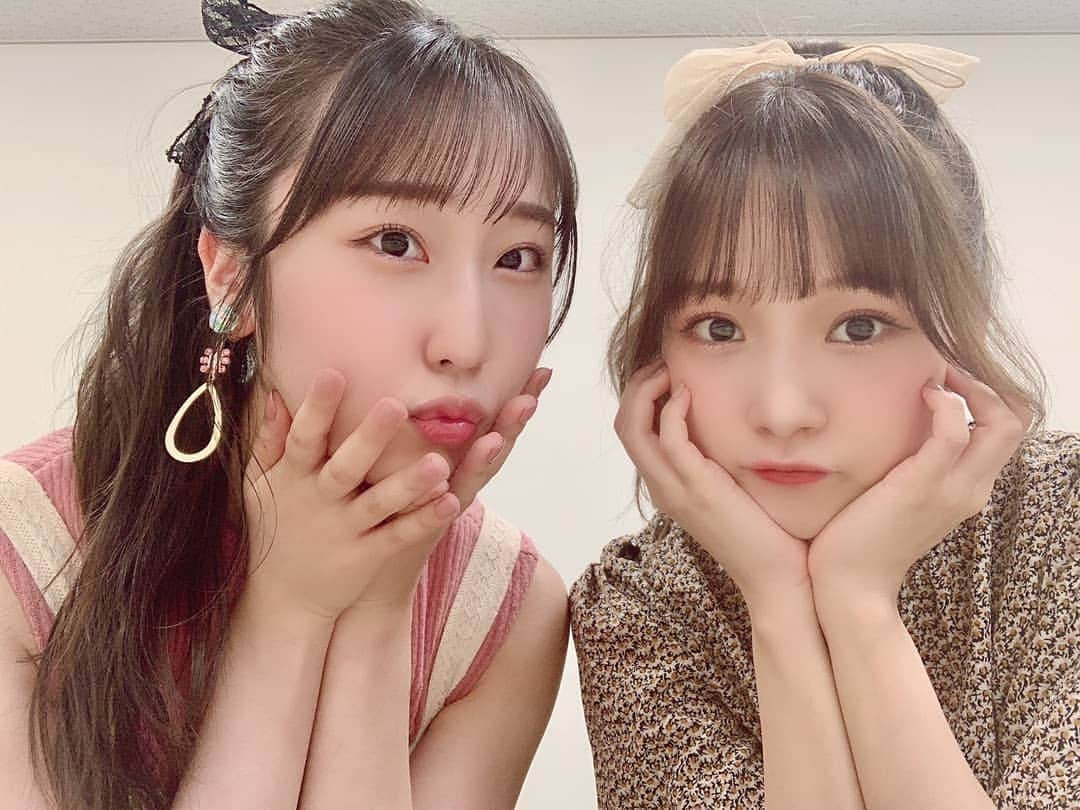 Juice=Juiceさんのインスタグラム写真 - (Juice=JuiceInstagram)「こんにちは！段原瑠々です🧡  昨日の写真。 ポニーテールにしたら、まなかがかわいいリボン貸してくれたのー(^^)🎀 おそろい🍒  久々のまなるる写真じゃね〜  #juicejuice  #稲場愛香  #段原瑠々 #ポニーテール  #リボン」7月6日 13時23分 - juice_juice_official