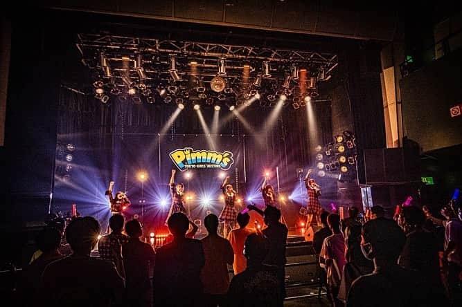 林茜実里さんのインスタグラム写真 - (林茜実里Instagram)「Pimm's Spcial Limitted Live Vol.1 ありがとうございました！　しっかり対策して来てくださった方も配信見てくださった方もどちらとも見てくださった方も本当にありがとうございました！  ライブ中では声出し禁止でしたが、みなさんの大きな拍手がすごく声のように聞こえて、、、今でも耳に残ってます。  ステージからたくさんオレンジ見えました🥺ありがとう。🧡  お写真撮ってくださった方が素晴らしすぎて、、、😖  皆さんと久しぶりに会えて、配信でもライブ出来て、とっても最高な思い出になりました！  これからもたくさん歌届けるからね！！  #pimm's #ピムス」7月6日 19時06分 - amirihayashi_pimms